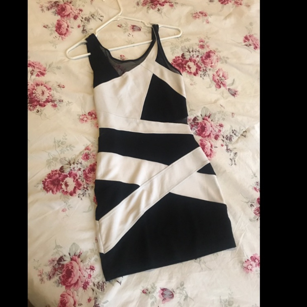 Bebe black & white bodycon dress XS